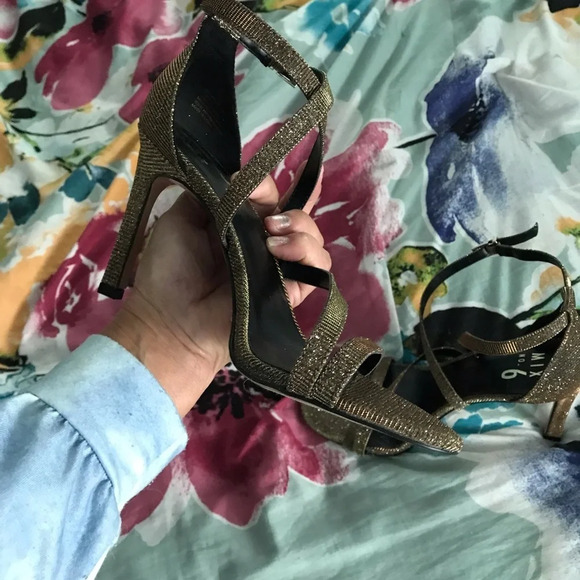 Gold crisscross high heeled sandals - Picture 2 of 2